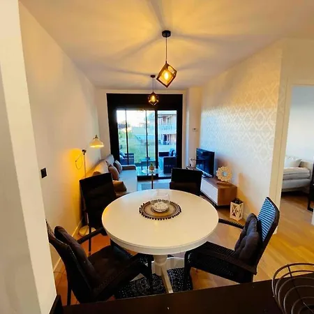 En Edificio Nuevo Con Piscina * פורטונובו