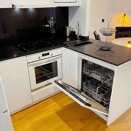 En Edificio Nuevo Con Piscina * פורטונובו