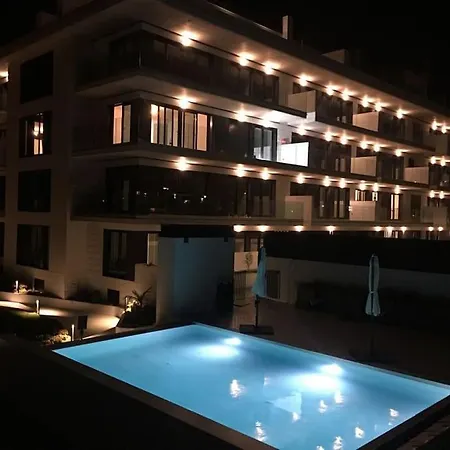 En Edificio Nuevo Con Piscina דירה פורטונובו