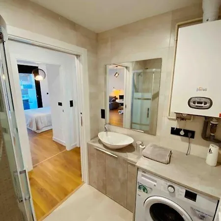 En Edificio Nuevo Con Piscina דירה *