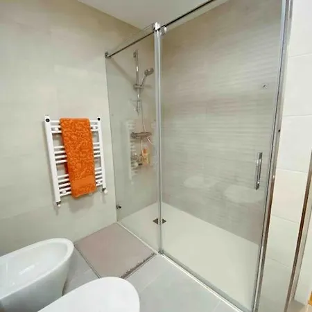 En Edificio Nuevo Con Piscina פורטונובו