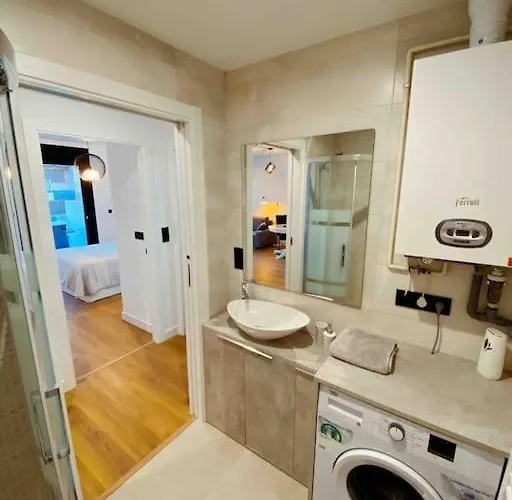 En Edificio Nuevo Con Piscina Appartement *